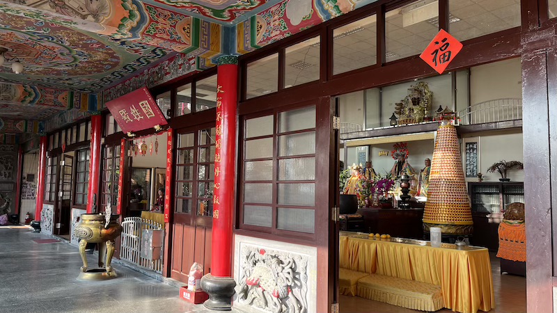 Jiantan Mountain Trail (劍潭山): A Short Urban Hike with City Views & Plane Spotting 7 Dazhong Temple (大忠宮)