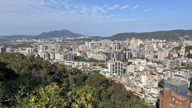 Battleship Rock (Junjianyan) Trail: Scenic Hike in Taipei with Skyline Views 10 09展望