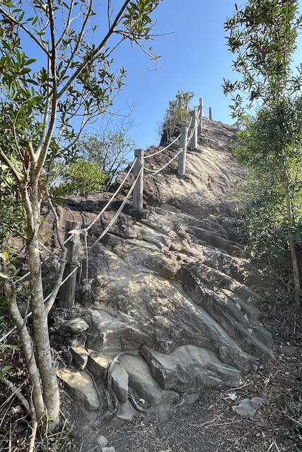 Battleship Rock (Junjianyan) Trail: Scenic Hike in Taipei with Skyline Views 13 12攀岩