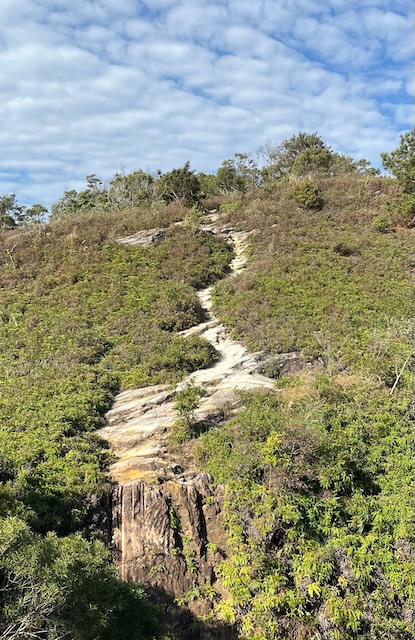 Battleship Rock (Junjianyan) Trail: Scenic Hike in Taipei with Skyline Views 16 Qilian Mountain path