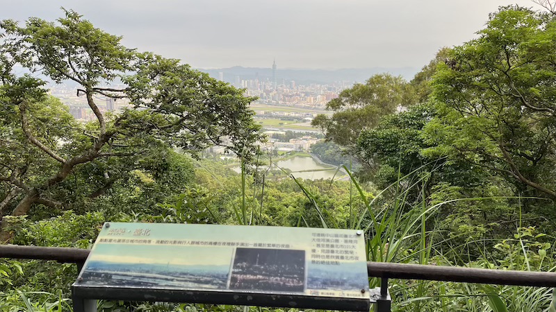 Jiantan Mountain Trail (劍潭山): A Short Urban Hike with City Views & Plane Spotting 17 Attraction 6 of Jiantan Mountain Trail