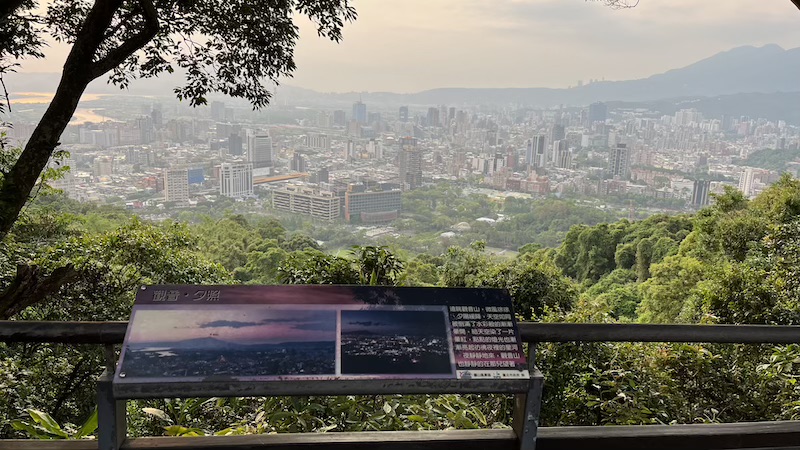 Jiantan Mountain Trail (劍潭山): A Short Urban Hike with City Views & Plane Spotting 19 Attraction 7 of Jiantan Mountain Trail