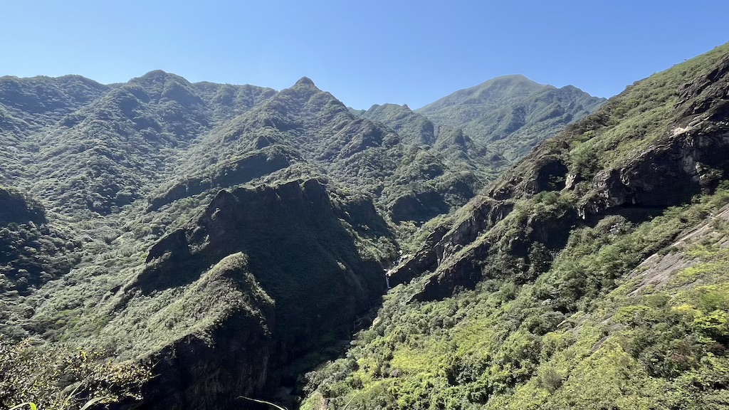 The Ultimate Hiking Guide to Stegosaurus Ridge (劍龍稜) – The King of Taiwan’s Suburban Mountains 23 view from Stegosaurus Ridge trail