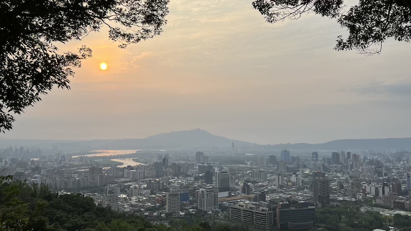 Jiantan Mountain Trail (劍潭山): A Short Urban Hike with City Views & Plane Spotting 20 Attraction 7 of Jiantan Mountain Trail