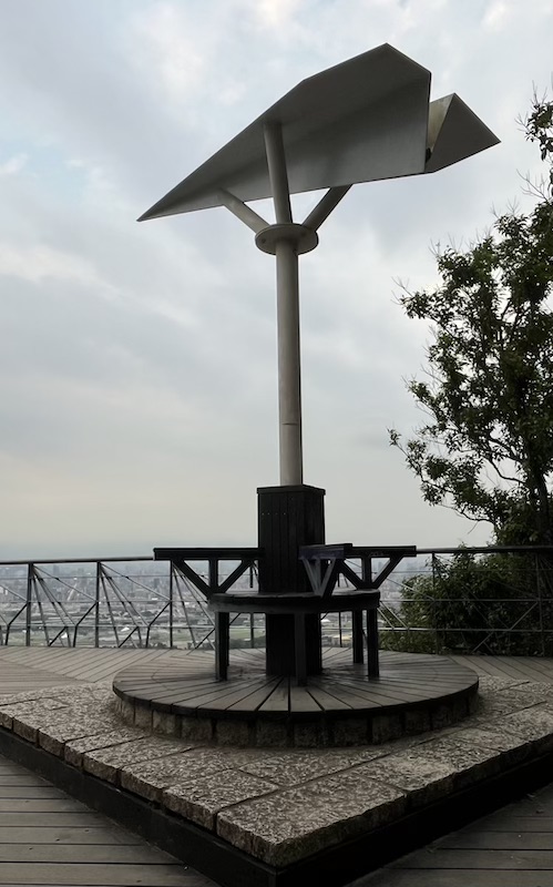 Jiantan Mountain Trail (劍潭山): A Short Urban Hike with City Views & Plane Spotting 24 Laodifang Lookout