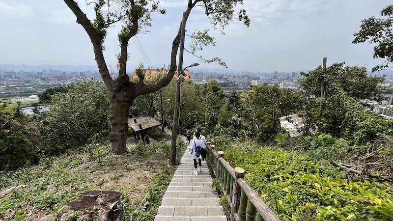 Jiantan Mountain Trail (劍潭山): A Short Urban Hike with City Views & Plane Spotting 31 Jiantan Mountain Trail