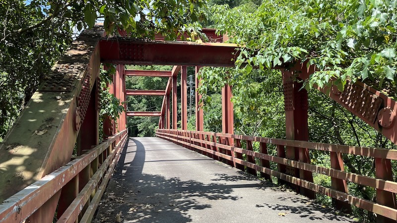 34 紅色鋼拱橋