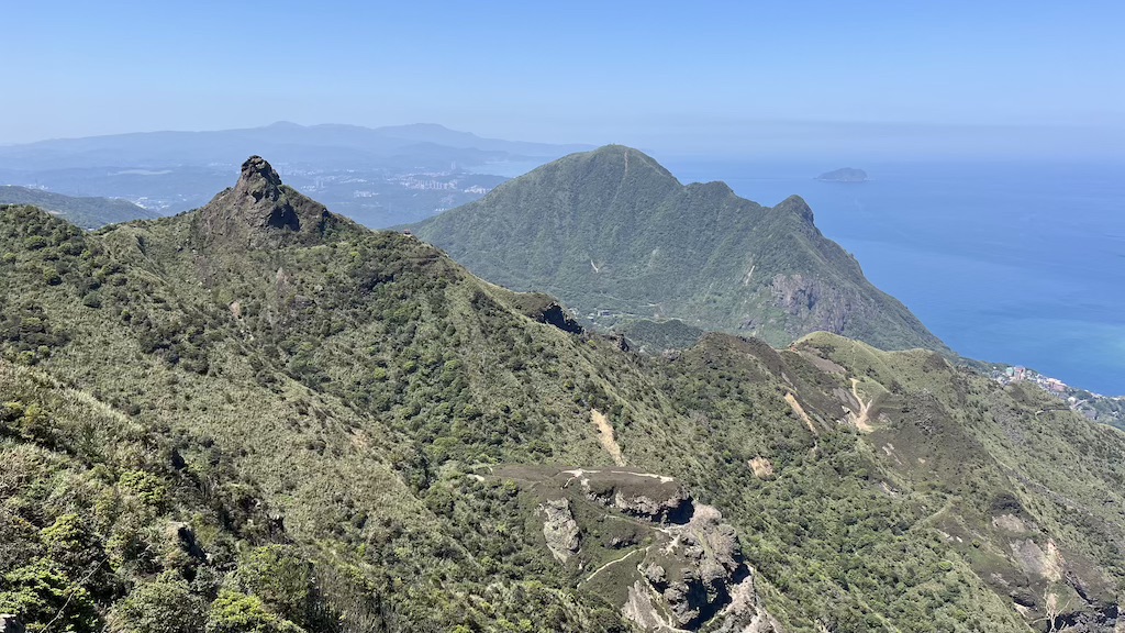 The Ultimate Hiking Guide to Stegosaurus Ridge (劍龍稜) – The King of Taiwan’s Suburban Mountains 41 Teapot Mountain