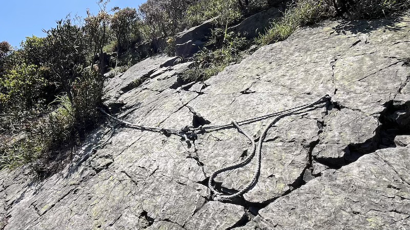 The Ultimate Hiking Guide to Stegosaurus Ridge (劍龍稜) – The King of Taiwan’s Suburban Mountains 45 rock wall with ropes