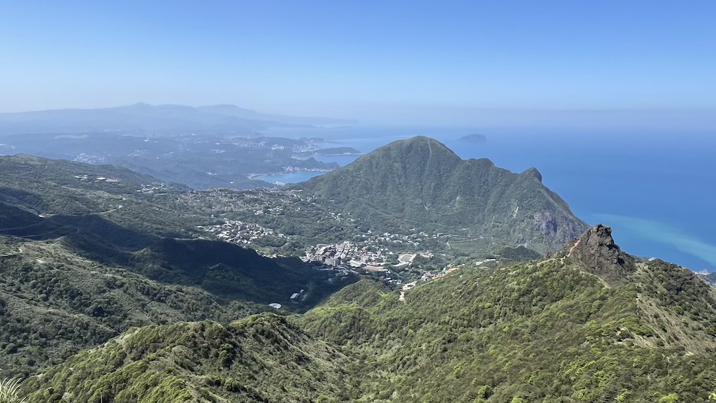 The Ultimate Hiking Guide to Stegosaurus Ridge (劍龍稜) – The King of Taiwan’s Suburban Mountains 50 View from Banping Mountain