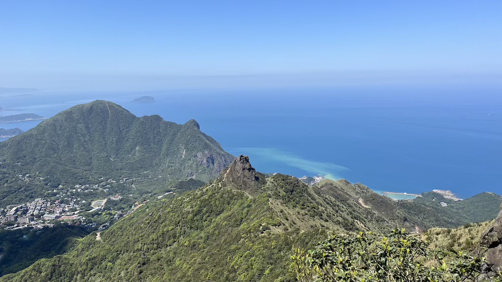 The Ultimate Hiking Guide to Stegosaurus Ridge (劍龍稜) – The King of Taiwan’s Suburban Mountains 51 View from Banping Mountain