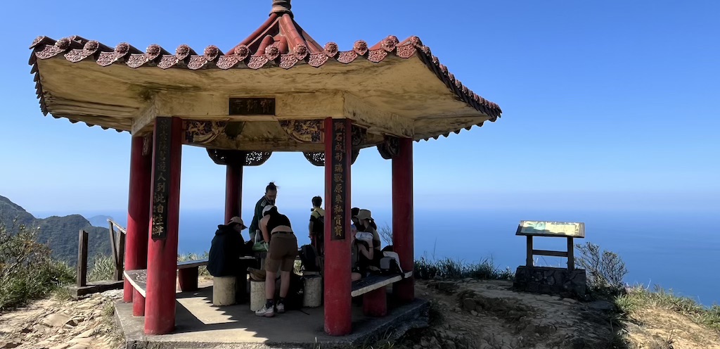 The Ultimate Hiking Guide to Stegosaurus Ridge (劍龍稜) – The King of Taiwan’s Suburban Mountains 67 Baoshi Pavilion