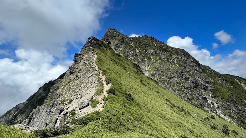 Unlocking Taiwan's 100 Peaks (Baiyue): What They Are and How to Start Your Journey 2 Qilai North Peak