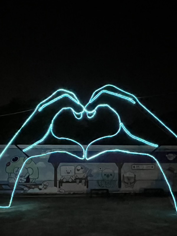 31 love hand