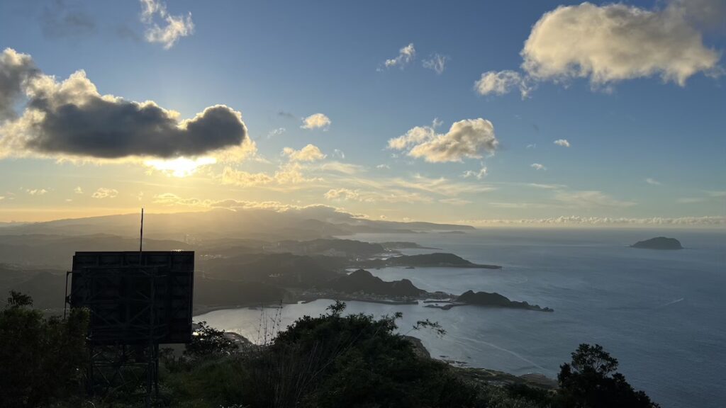 Keelung Mountain (基隆山): Short but Scenic Hike Overlooking Jiufen & the Pacific 22 Keelung Mountain trail