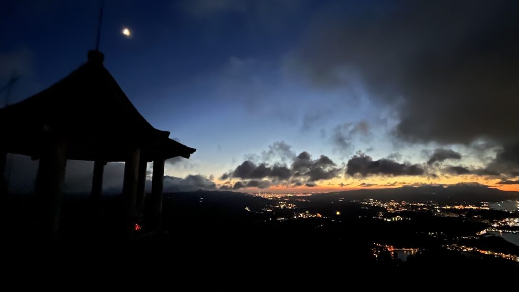 Keelung Mountain (基隆山): Short but Scenic Hike Overlooking Jiufen & the Pacific 40 Pavilion at Keelung Mountain Summit