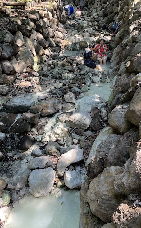 Yangmingshan Secret Hike: Ziming Creek Trail Hot Spring & "Milk" Waterfall 13 Ziming Creek Trail hot spring