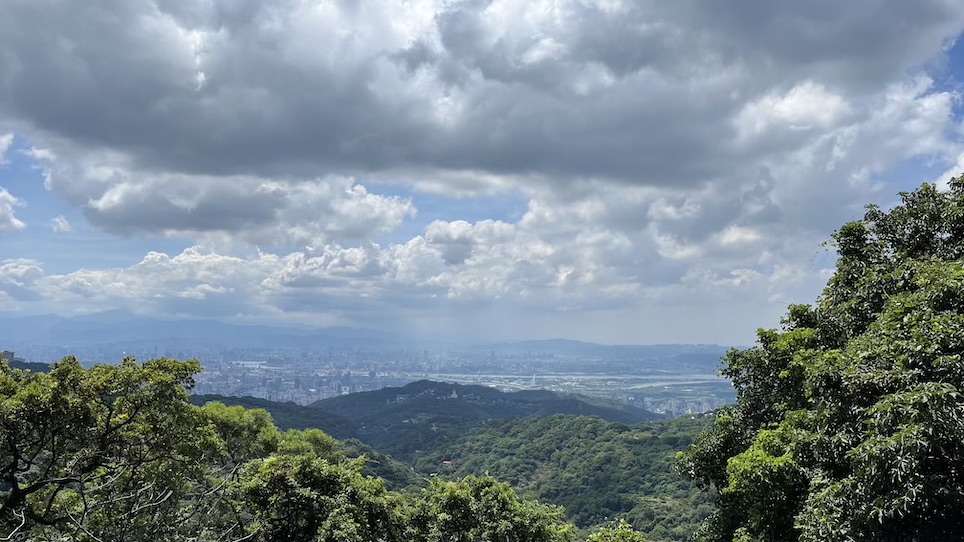 Yangmingshan Secret Hike: Ziming Creek Trail Hot Spring & "Milk" Waterfall 21 view on Zhongxing Road