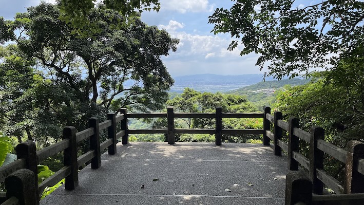 Yangmingshan Secret Hike: Ziming Creek Trail Hot Spring & "Milk" Waterfall 25 Viewing platform on Datun Waterfall trail