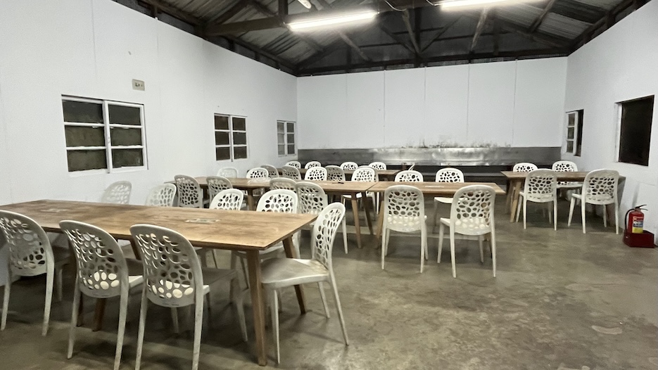 The Ultimate Xueshan (Snow Mountain) Hiking Guide: Permits, Transport & 1–3 Day Itineraries (2026 Edition) 23 Dining area of Qika Cabin