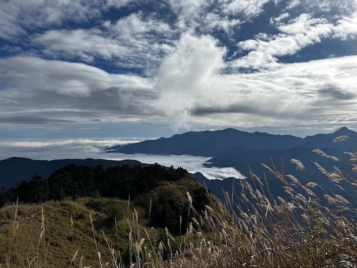 The Ultimate Xueshan (Snow Mountain) Hiking Guide: Permits, Transport & 1–3 Day Itineraries (2026 Edition) 51 View from Xueshan East Peak