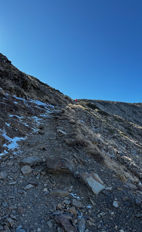 The Ultimate Xueshan (Snow Mountain) Hiking Guide: Permits, Transport & 1–3 Day Itineraries (2026 Edition) 93 glacial cirque to main peak