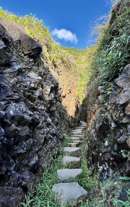 Shanjian Road Trail (山尖路步道): A Hidden Hiking Trail Near Jiufen with a Rare Three-Layer Bridge 37 Thread of Sky