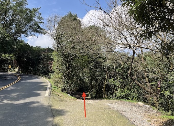 Xia Qigu Wild Hot Spring (下七股野溪溫泉): Yangmingshan’s Most Accessible Natural Hot Spring – Access & Visiting Guide 6 Xia Qigu Wild Hot Spring entrance