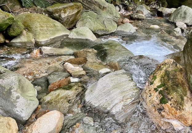 Xia Qigu Wild Hot Spring (下七股野溪溫泉): Yangmingshan’s Most Accessible Natural Hot Spring – Access & Visiting Guide 27 stream beside Xia Qigu Wild Hot Spring