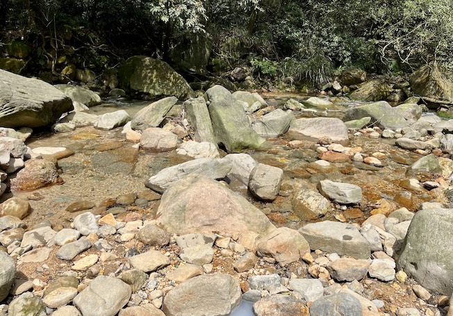 Xia Qigu Wild Hot Spring (下七股野溪溫泉): Yangmingshan’s Most Accessible Natural Hot Spring – Access & Visiting Guide 28 stream beside Xia Qigu Wild Hot Spring