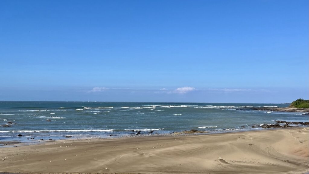 Laomei Green Reef (老梅石槽): Taiwan’s Hidden Matcha Coast You Can Only See in Spring 12 Baishawan Beach