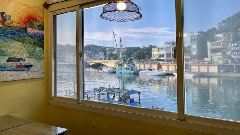 Eureka Café in Keelung: Indigenous Flavors, Local Seafood & Harbor Views Near Zhengbin Fishing Port