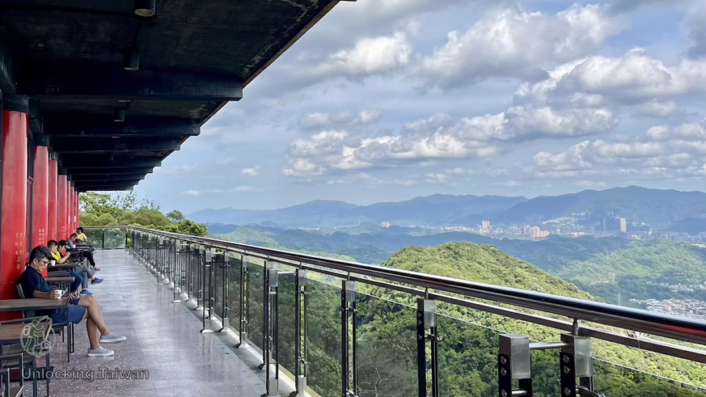 Bishan Temple (碧山巖): A Local Mountain Temple with Coffee & Taipei 101 Views 7 Bishan Temple