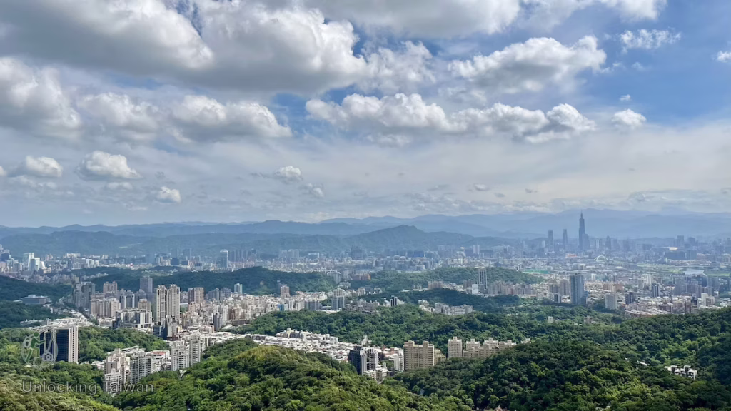 Bishan Temple (碧山巖): A Local Mountain Temple with Coffee & Taipei 101 Views 10 Bishan Temple