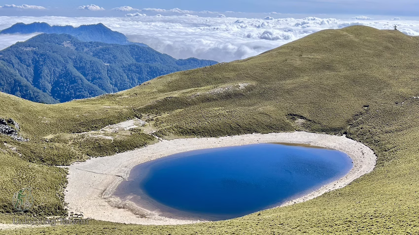 Best First 3,000m+ Hikes in Taiwan for Overseas Hikers 12 Jiaming Lake
