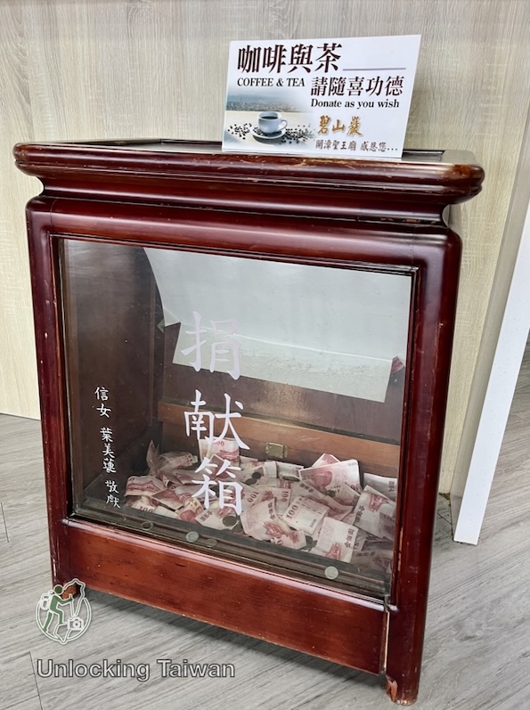 Bishan Temple (碧山巖): A Local Mountain Temple with Coffee & Taipei 101 Views 13 Bishan Temple