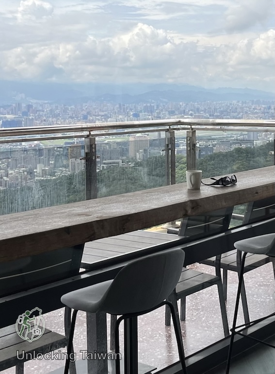 Bishan Temple (碧山巖): A Local Mountain Temple with Coffee & Taipei 101 Views 18 Bishan Temple