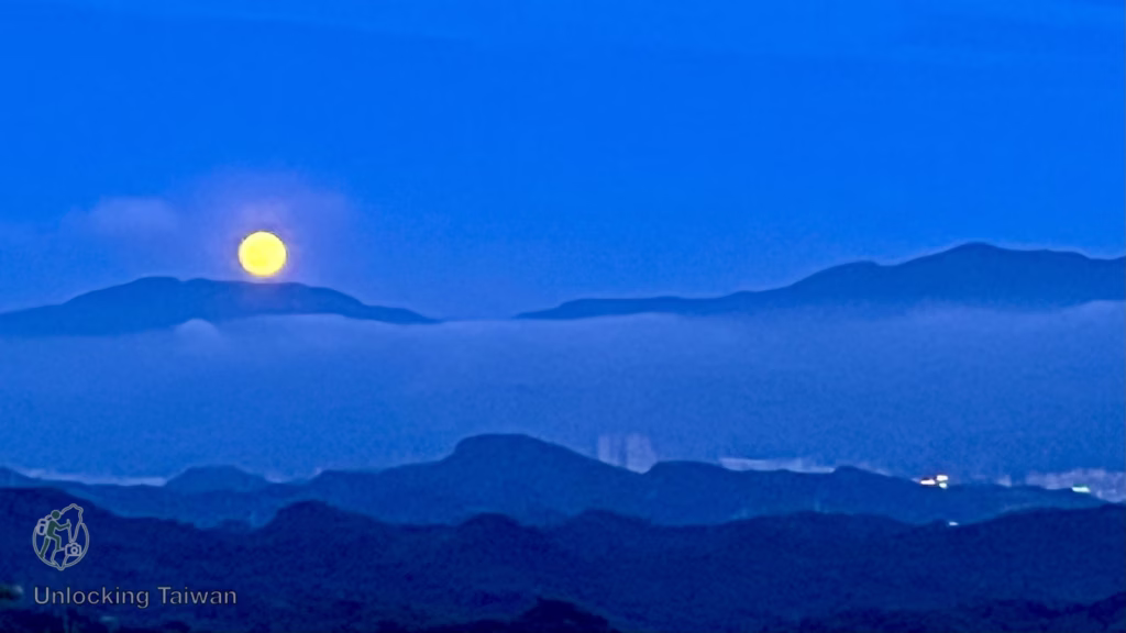 Bishan Temple (碧山巖): A Local Mountain Temple with Coffee & Taipei 101 Views 34 Bishan Temple