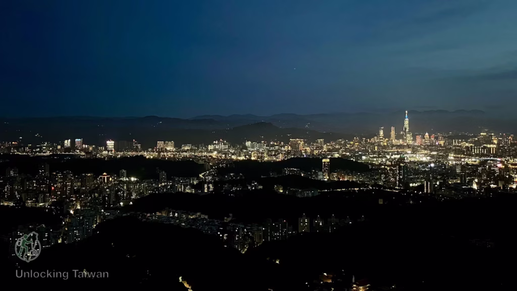Bishan Temple (碧山巖): A Local Mountain Temple with Coffee & Taipei 101 Views 35 Bishan Temple