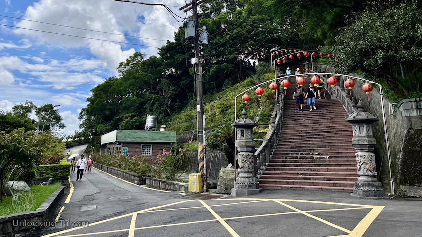 Bishan Temple (碧山巖): A Local Mountain Temple with Coffee & Taipei 101 Views 40 Bishan Temple