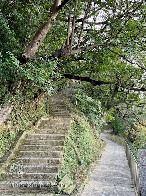 Gongbei Temple (拱北殿): Taipei’s Scenic Taoist Temple of Maple Leaves & Legends 16 Gongbei Temple