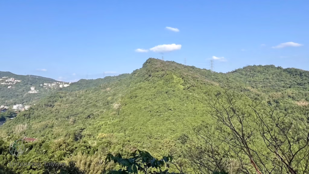 Gongbei Temple (拱北殿): Taipei’s Scenic Taoist Temple of Maple Leaves & Legends 18 Gongbei Temple
